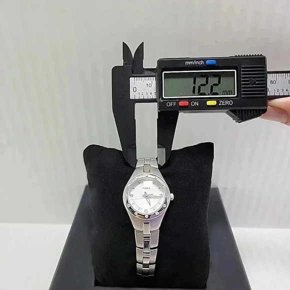 Womens Timex White Dial Crystal Watch Stainless Steel Band New Battery Dainty - Picture 6 of 16
